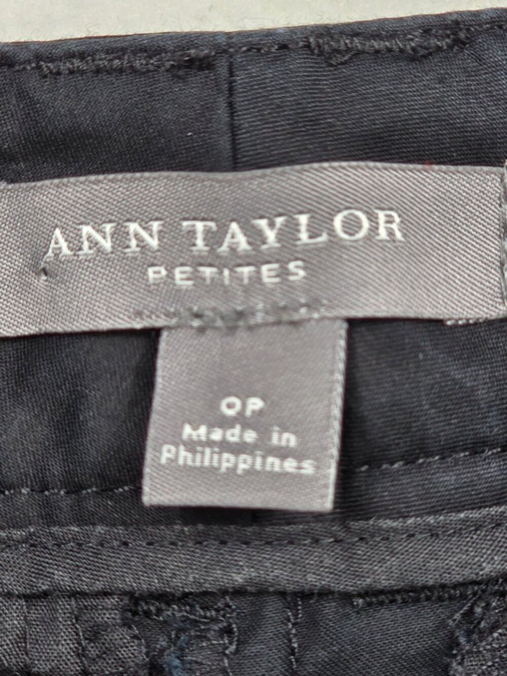 Ann Taylor Petite Black Cropped Pants Womens Size 0P Stretch Cotton Blend - Picture 2 of 6